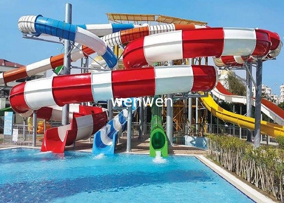 Çocuklar İçin Karışık Renkli Fiberglas 5m Spiral Su Kaydırağı